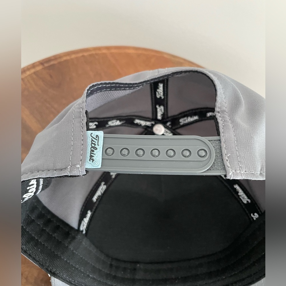 Mens Titleist Golf SnapBack cap hat - Picture 4 of 4